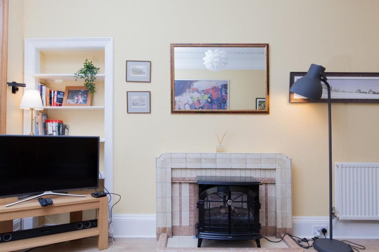 Elegant Traditional Edinburgh City Centre Flat Exterior photo