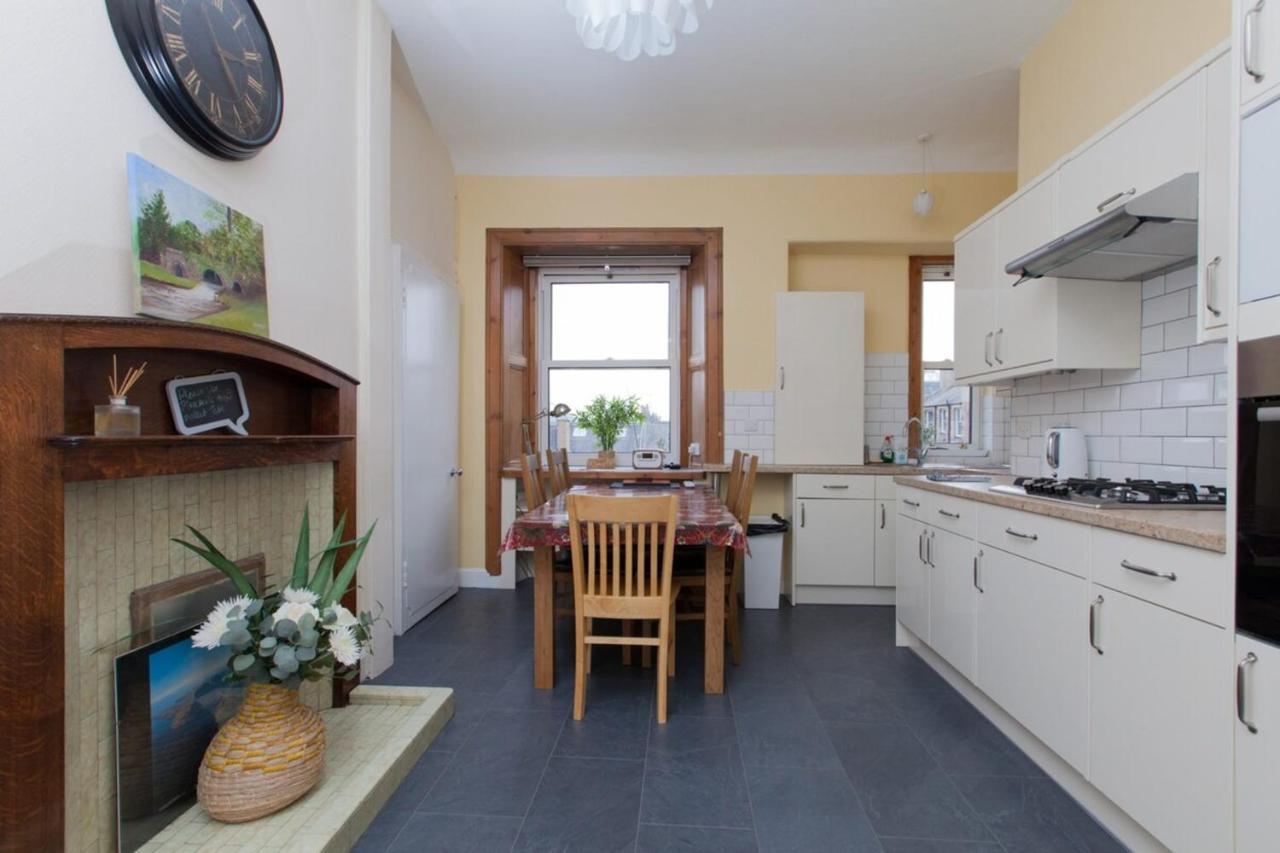 Elegant Traditional Edinburgh City Centre Flat Exterior photo