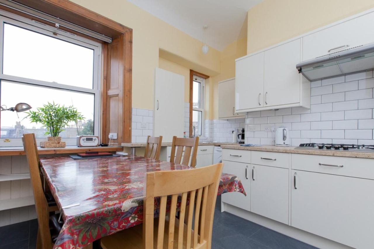 Elegant Traditional Edinburgh City Centre Flat Exterior photo